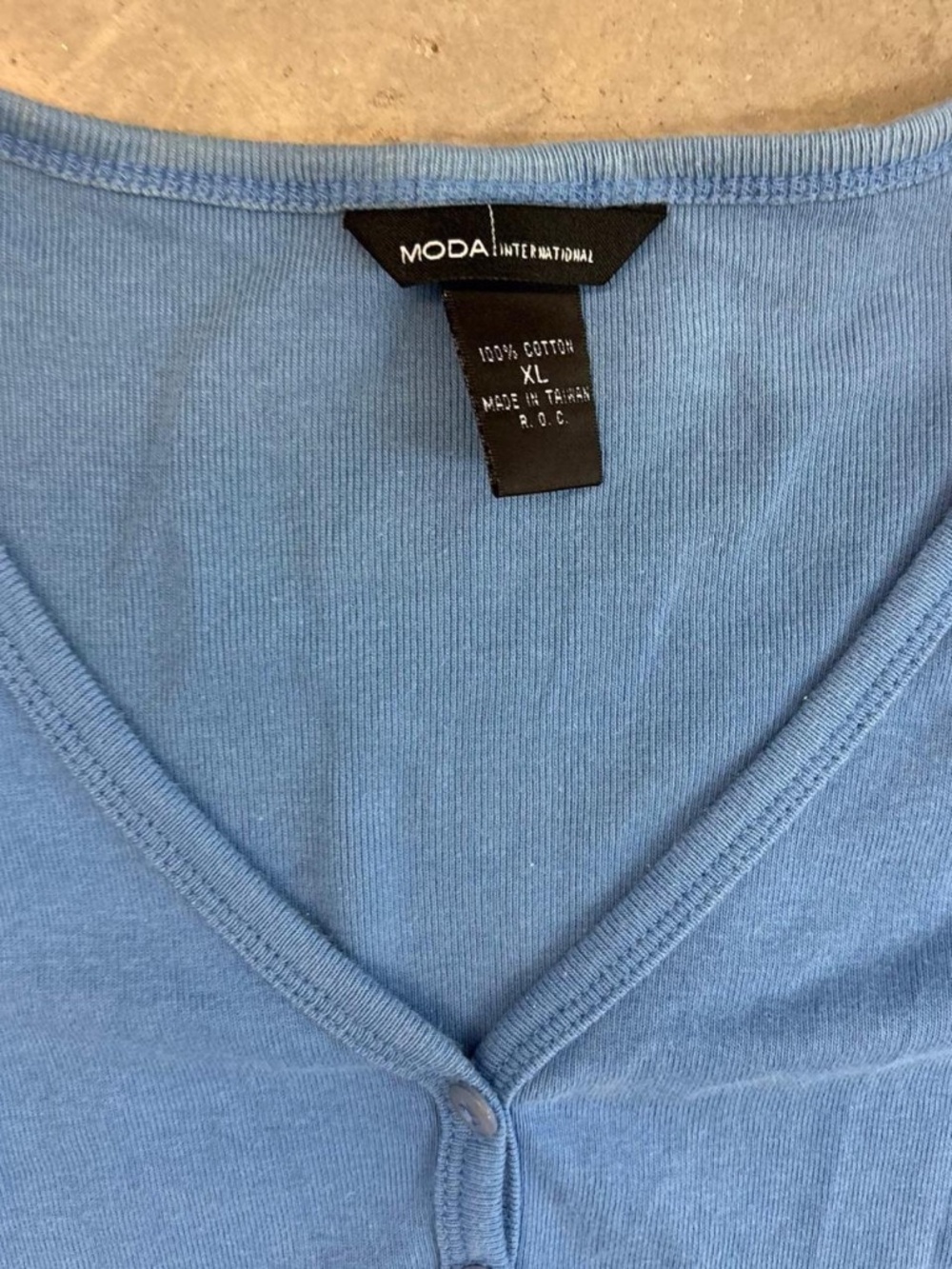 MODA International Button up top XL size - Picture 3 of 4